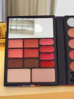 ANYLADY Kompaktowa paletka do makijażu - cienie, konturowanie, usta- 32 odcienie