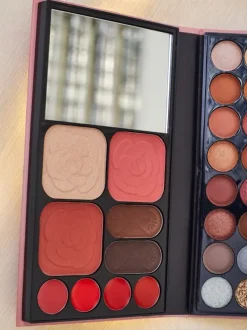 ANYLADY Kompaktowa paletka do makijażu - cienie, konturowanie, usta- 33 odcienie