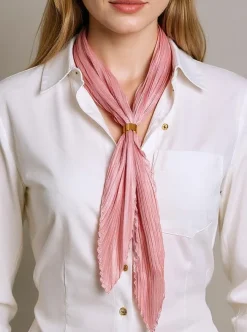 Apollonia Eleganza Jasnoróżowa Apaszka Damska z Plisowanej Tkaniny 69 cm