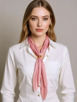 Apollonia Eleganza Jasnoróżowa Apaszka Damska z Plisowanej Tkaniny 69 cm