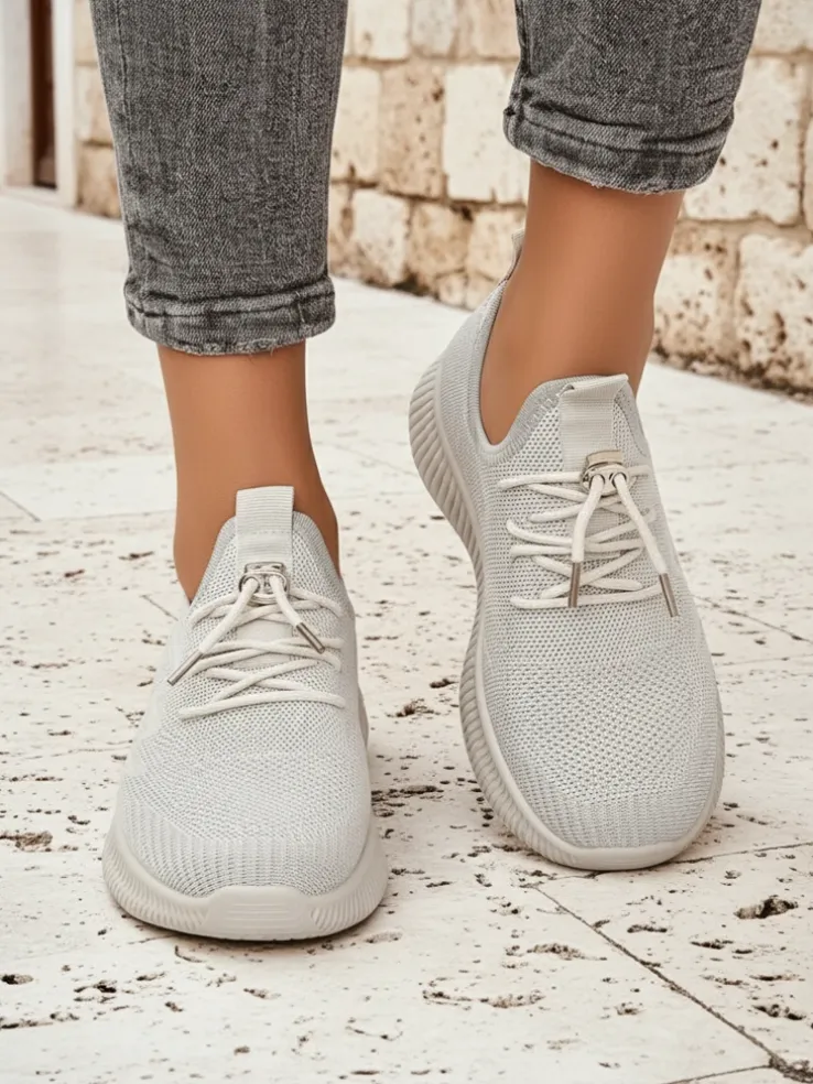 Aurelia Beige Royalfashion – Beżowe tenisówki damskie tkanina sznurowane