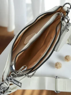 Aurelia Bianca – Mała biała torebka damska z ekoskóry z łańcuszkiem