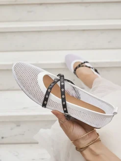 Baleriny Royalfashion Calista Bianca – siateczkowe białe buty damskie z czarnymi paskami