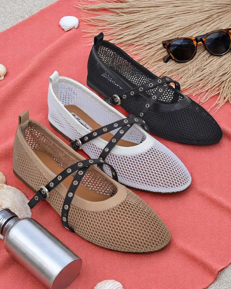 Baleriny Royalfashion Calista Bianca – siateczkowe białe buty damskie z czarnymi paskami