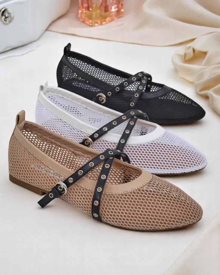 Baleriny Royalfashion Calista Bianca – siateczkowe białe buty damskie z czarnymi paskami