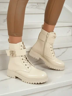 Beżowe botki Ariadne z ekologicznej skóry lakierowanej na zamek, okrągły nosek, stylowe