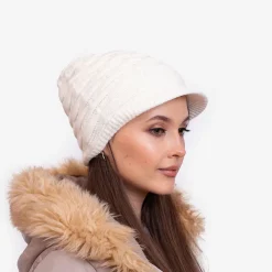 Biała damska ciepła czapka z perełkami - Akcesoria