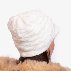 Biała damska ciepła czapka z perełkami - Akcesoria