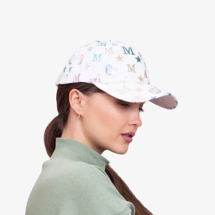 Biała damska czapka z daszkiem i wielokolorowymi literkami - Akcesoria