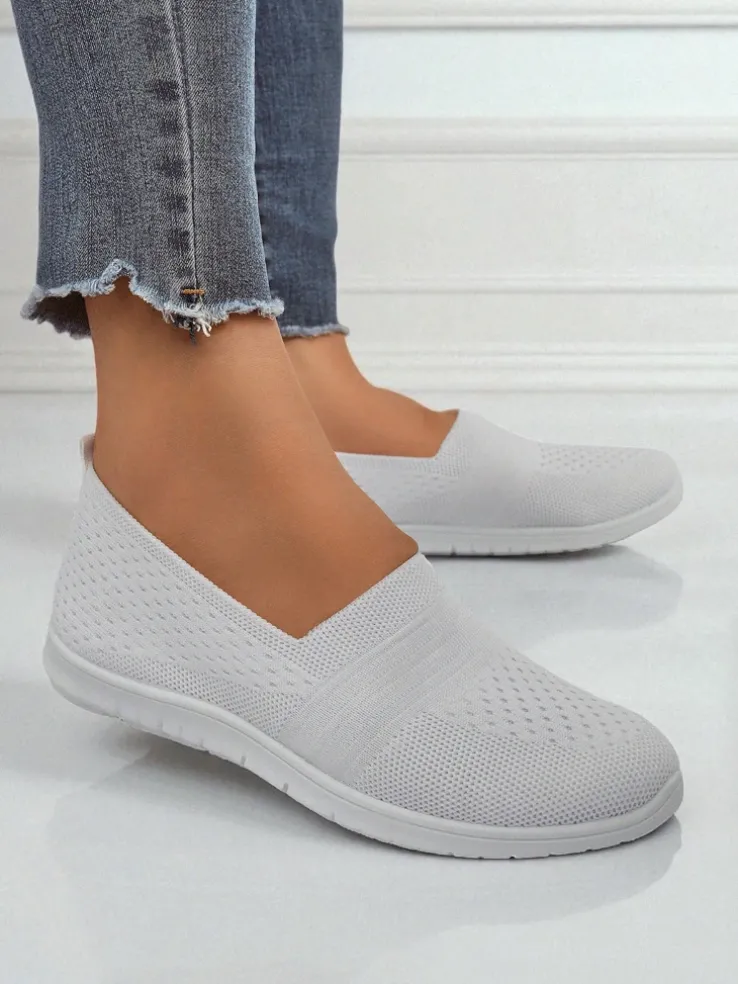 Białe damskie baleriny Ariadne z tkaniny oddychającej na płaskiej podeszwie