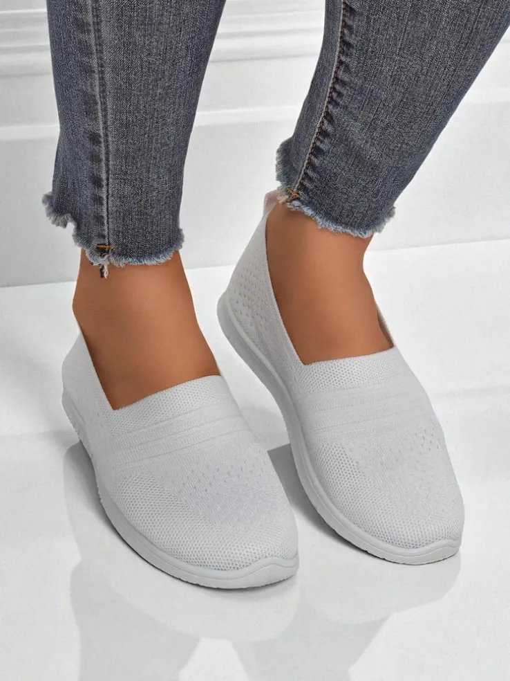 Białe damskie baleriny Ariadne z tkaniny oddychającej na płaskiej podeszwie