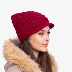 Bordowa damska ciepła czapka z perełkami - Akcesoria