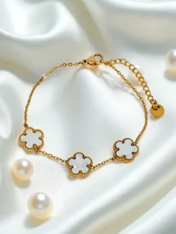 Bransoletka Aurelia Bianca z kwiatami w odcieniu białej perły, złocona