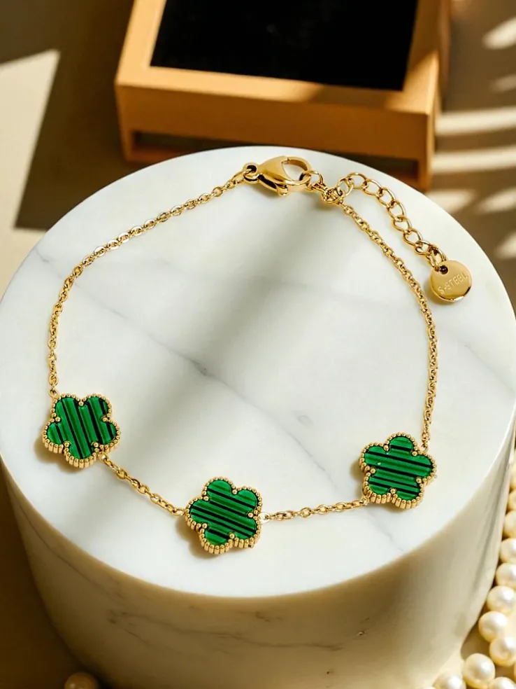 Bransoletka Aurelia Bianca z kwiatami w odcieniu zielonej perły, złocona