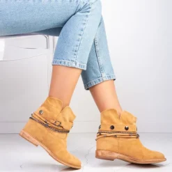 Brązowe botki a'la kowbojki na krytym koturnie Salem - Obuwie