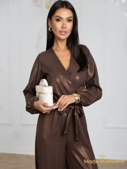 Błyszczący kombinezon damski z kopertowym dekoltem Milla