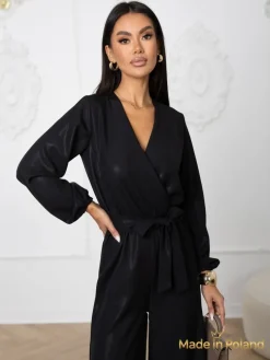 Błyszczący kombinezon damski z kopertowym dekoltem Milla