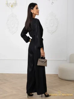 Błyszczący kombinezon damski z kopertowym dekoltem Milla