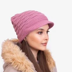 Ciemnoróżowa damska ciepła czapka z perełkami - Akcesoria