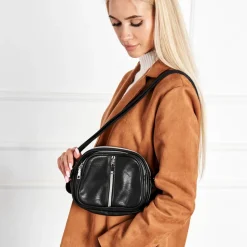 Czarna damska mała torebka na ramię - Akcesoria