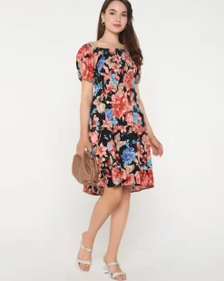 Czarna damska sukienka mini w kwiaty - Odzież