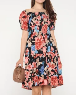 Czarna damska sukienka mini w kwiaty - Odzież