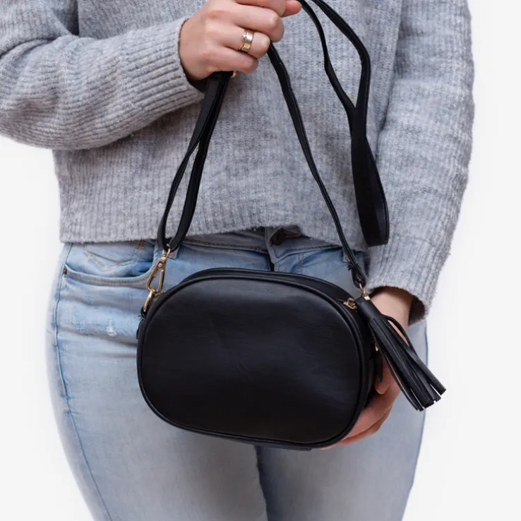 Czarna damska torebka z pikowaniem - Akcesoria