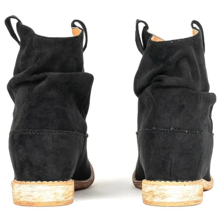 Czarne botki a'la kowbojki na krytym koturnie Daressco - Obuwie