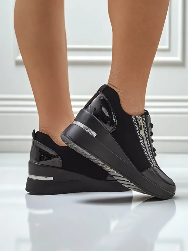 Czarne sneakersy koturny damskie Calista Nero – elegancja i wygoda na co dzień