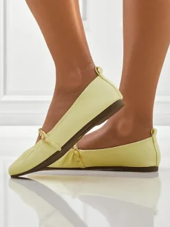 Damskie baleriny AURELIA Gialla z łańcuszkiem w kolorze żółtym, eko skóra