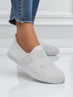 Damskie białe slip-ony Tkanina Callisto – lekkie buty na wiosnę i lato