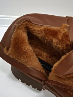 Damskie botki trapery Maestroe