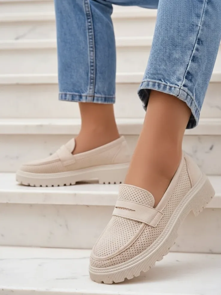 Damskie loafersy Callista beżowe, skóra ekologiczna, płaski obcas 4 cm