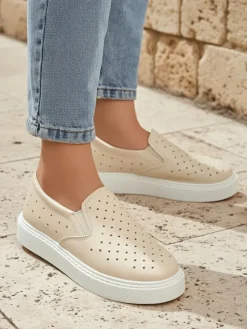 Damskie slip-ony Callista Beżowe z ekologicznej skóry na platformie