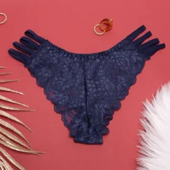 Granatowe koronkowe majtki damskie typu brazyliany z paseczkami - Bielizna