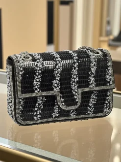 Kopertowa torebka damska z cyrkoniami Zyora