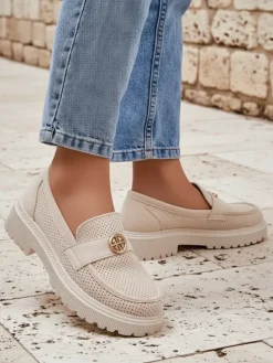 Loafers damskie Callista beżowe z eko-zamszu na płaskiej podeszwie 4 cm