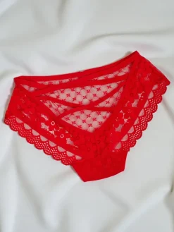 Majtki damskie typu figi z koronką i paseczkami