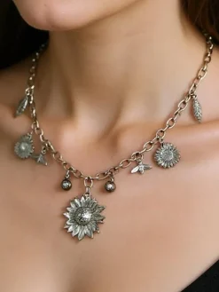 Naszyjnik Aurelia Charis z zawieszkami w stylu boho