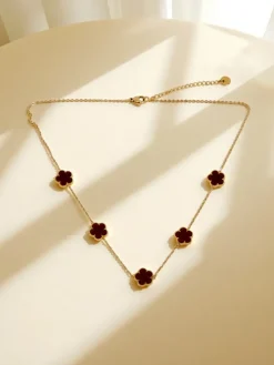 Naszyjnik Aurelia Clavis z masą perłową w złotej oprawie – stylowa elegancja