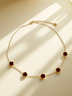 Naszyjnik Aurelia Clavis z masą perłową w złotej oprawie – stylowa elegancja