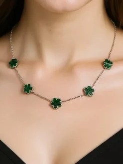 Naszyjnik Aurelia Clavis z masą perłową w złotej oprawie – stylowa elegancja