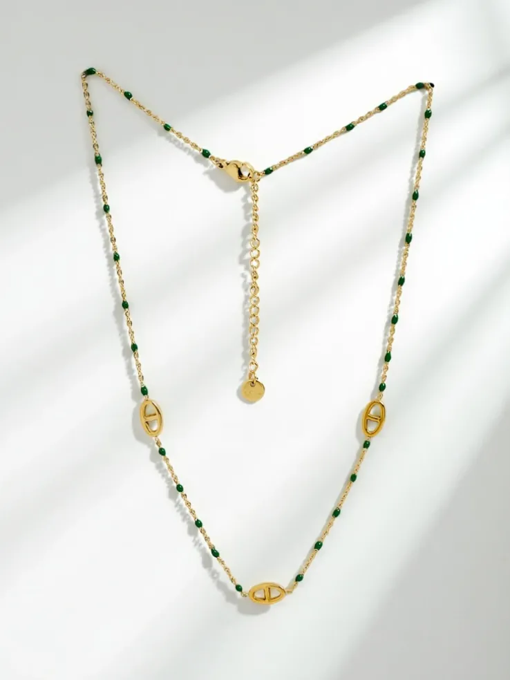 Naszyjnik Aurelia Verde – Złote ogniwa z zielonymi kamieniami Greca