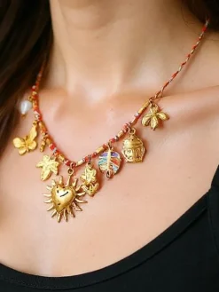 Naszyjnik pozłacany Calista Charmella z zawieszkami z żywicy