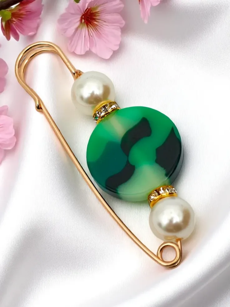 Ozdobna broszka damska z kółeczkiem i perełkami Pearl Circle