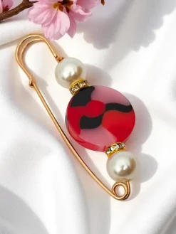 Ozdobna broszka damska z kółeczkiem i perełkami Pearl Circle