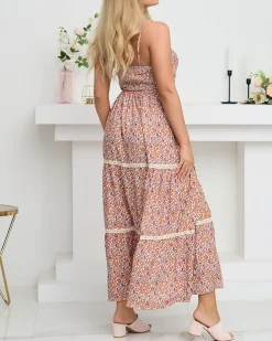 Pomarańczowa długa sukienka damska w kolorowe kwiatki - Odzież