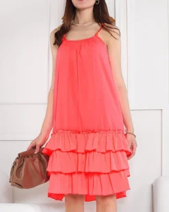 Różowa neonowa damska sukienka na ramiączkach z falbankami - Odzież