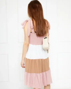 Różowa sukienka damska z wiązanymi ramiączkami - Odzież