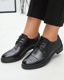 Royalfashion Ażurowe czarne damskie eko skórzane półbuty Azedvo